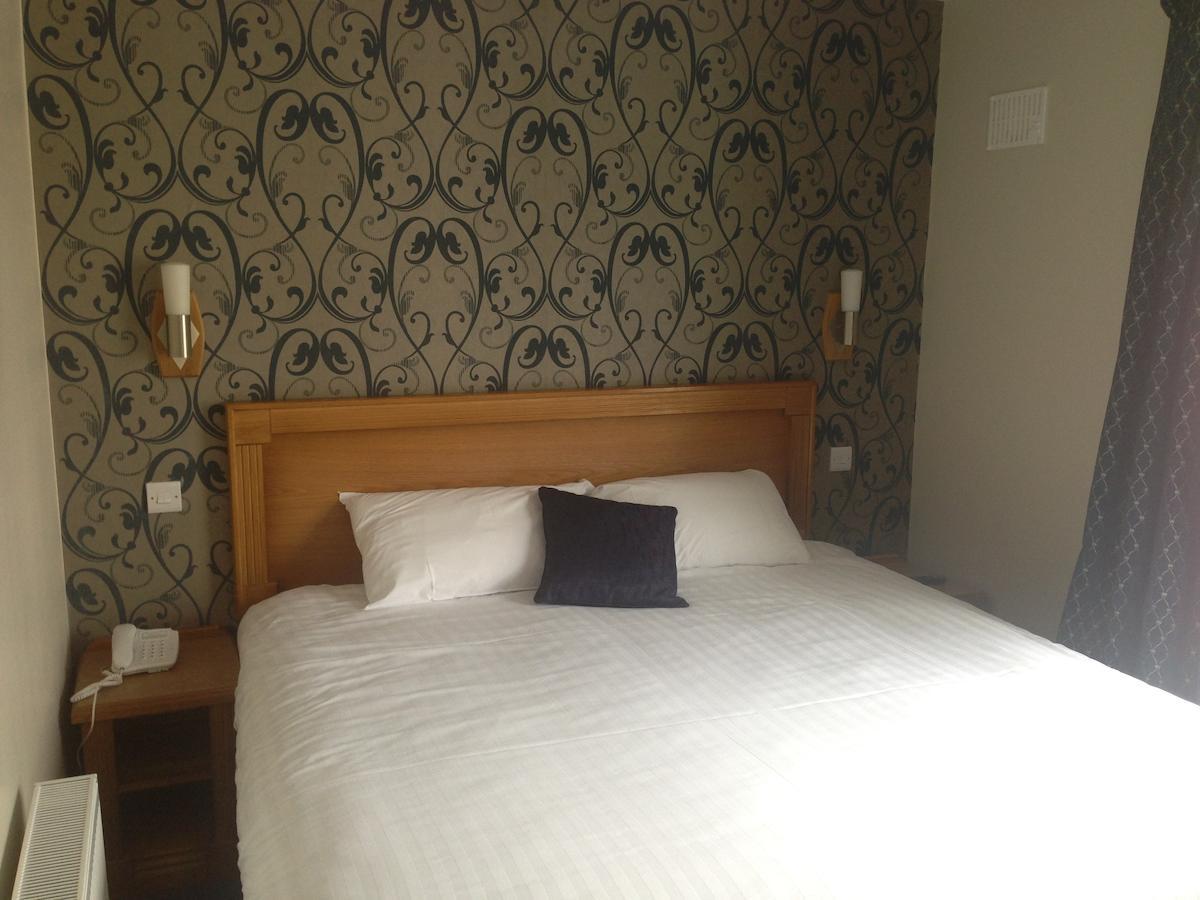 Creighton Hotel Clones Room photo